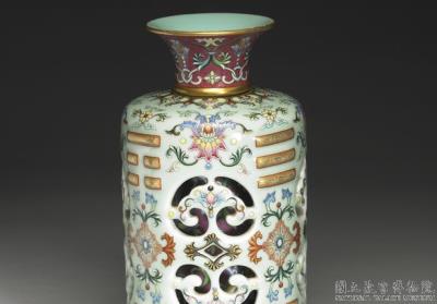 图片[2]-Revolving vase with “Auspicious Eight Diagrams” motif in yangcai painted enamels, Qianlong reign (1736-1795), Qing dynasty-China Archive